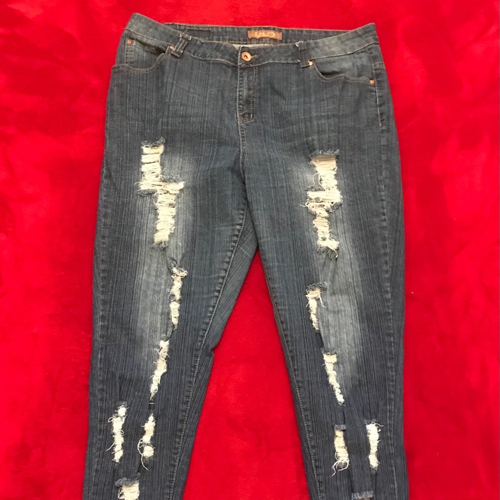 Lavo Distressed Skinny Jeans